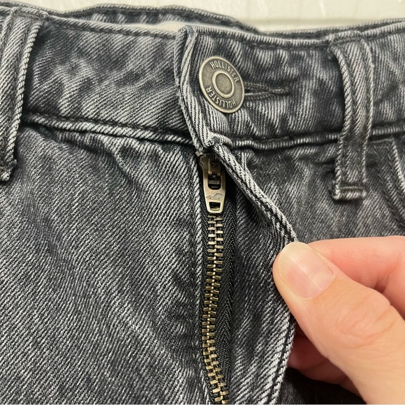 HOLLISTER High Rise 5” Relaxed Shorts Size 24 - Picture 2 of 7